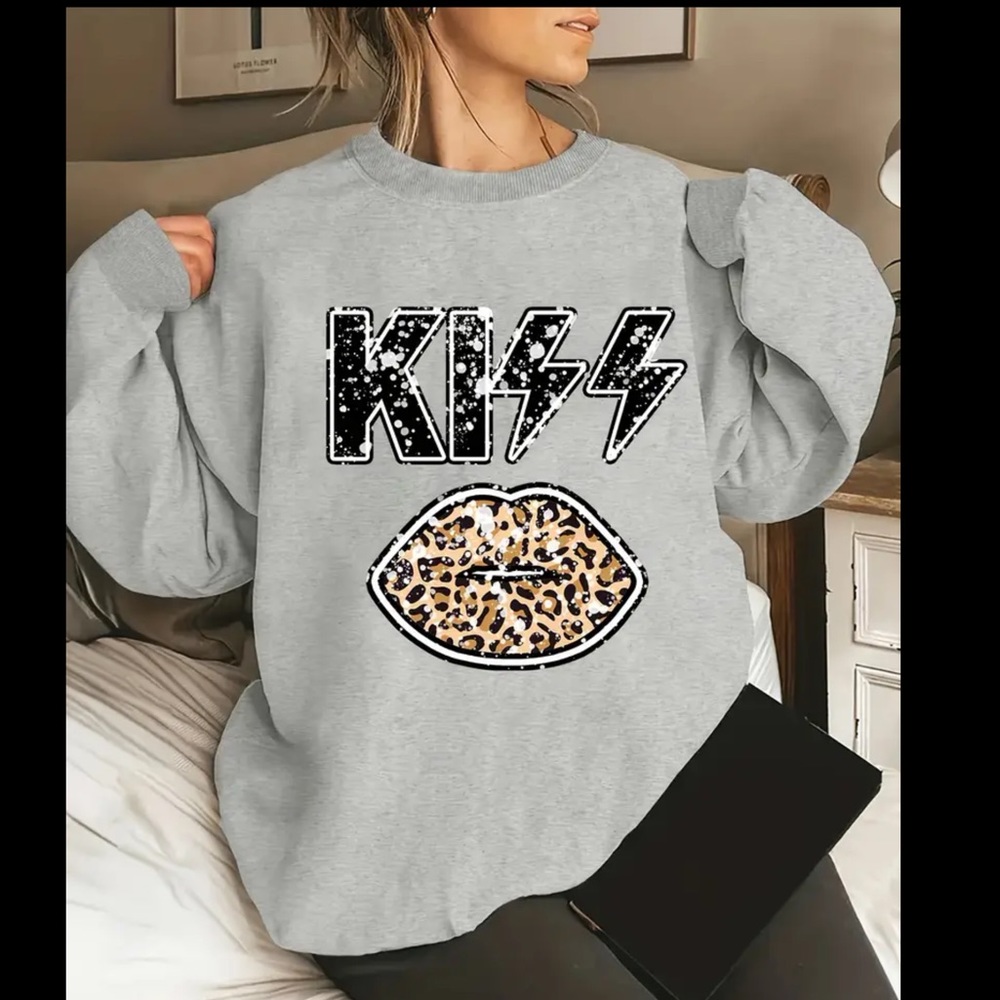 PLUS SIZE Leopard Printed KISS Lips Trendy Lightweight graphic sweatshirt